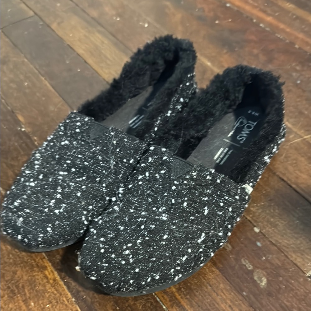 TOMS Black and White Speckled Slip-On Shoes 8.5 fuzzy inside